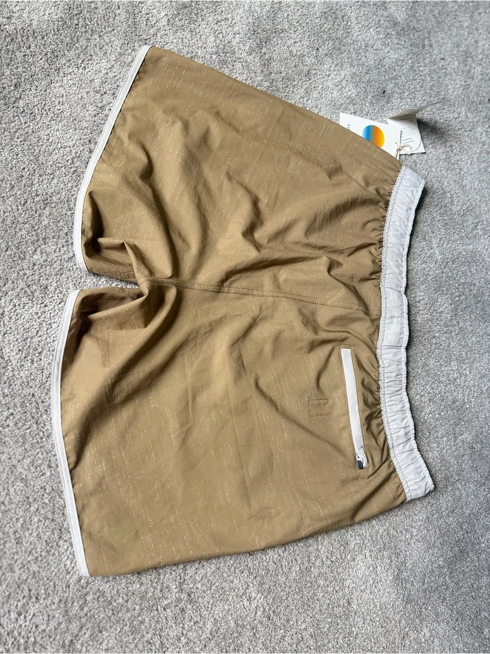 NWT Vuori Men's Gold Tan Swim Shorts with White Trim - VCycled